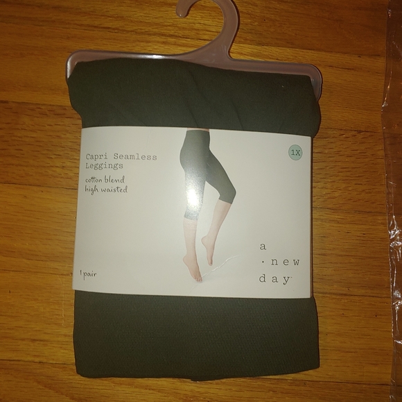 Olive Green Capri Seamless Leggings a new day - Picture 3 of 5